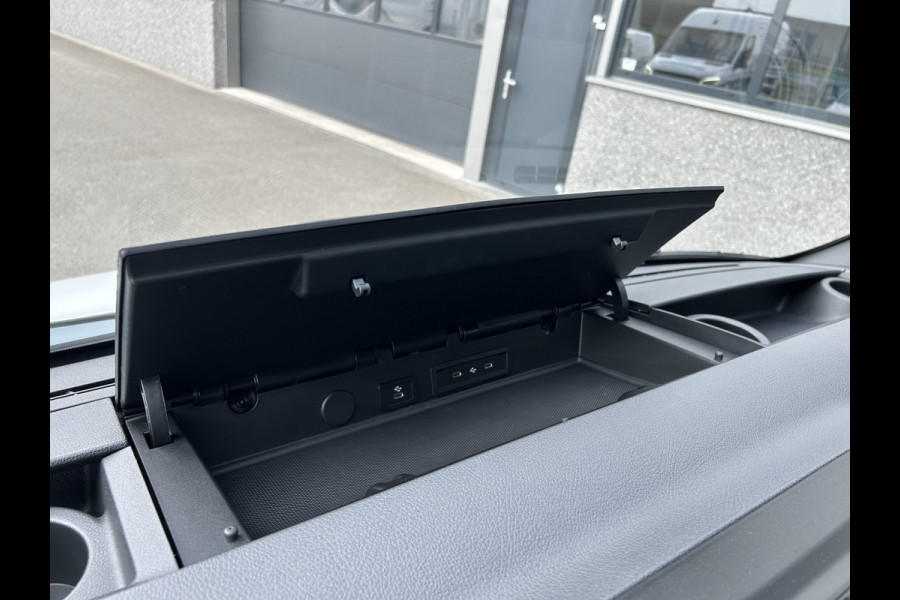 Mercedes-Benz eSprinter 320 L2 H2 Pro 81kWh / Snel laden 115Kw / Trekhaak / MBUX / Navigatie / Camera / Cruise control / Airco / 270 Graden achterdeuren