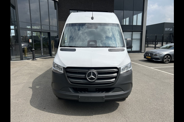 Mercedes-Benz eSprinter 320 L2 H2 Pro 81kWh / Snel laden 115Kw / Trekhaak / MBUX / Navigatie / Camera / Cruise control / Airco / 270 Graden achterdeuren