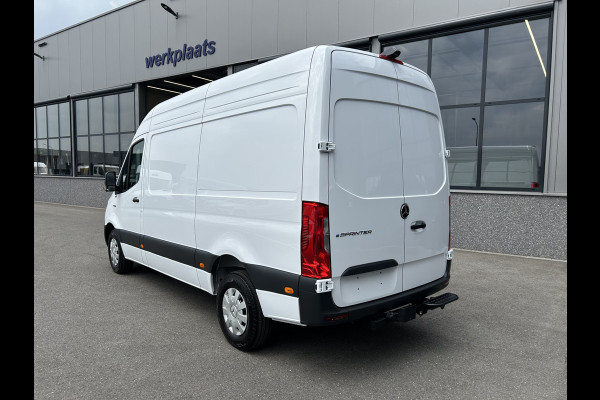 Mercedes-Benz eSprinter 320 L2 H2 Pro 81kWh / Snel laden 115Kw / Trekhaak / MBUX / Navigatie / Camera / Cruise control / Airco / 270 Graden achterdeuren