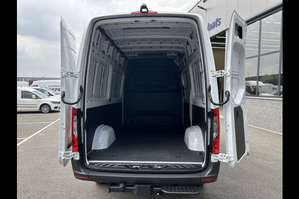 Mercedes-Benz eSprinter 320 L2 H2 Pro 81kWh / Snel laden 115Kw / Trekhaak / MBUX / Navigatie / Camera / Cruise control / Airco / 270 Graden achterdeuren