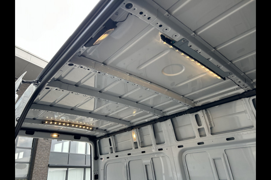Mercedes-Benz eSprinter 320 L2 H2 Pro 81kWh / Snel laden 115Kw / Trekhaak / MBUX / Navigatie / Camera / Cruise control / Airco / 270 Graden achterdeuren