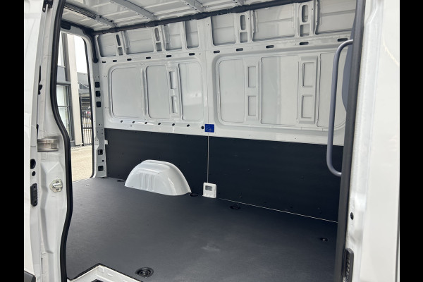 Mercedes-Benz eSprinter 320 L2 H2 Pro 81kWh / Snel laden 115Kw / Trekhaak / MBUX / Navigatie / Camera / Cruise control / Airco / 270 Graden achterdeuren