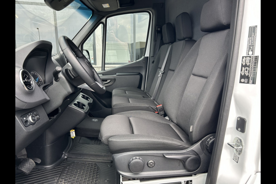 Mercedes-Benz eSprinter 320 L2 H2 Pro 81kWh / Snel laden 115Kw / Trekhaak / MBUX / Navigatie / Camera / Cruise control / Airco / 270 Graden achterdeuren