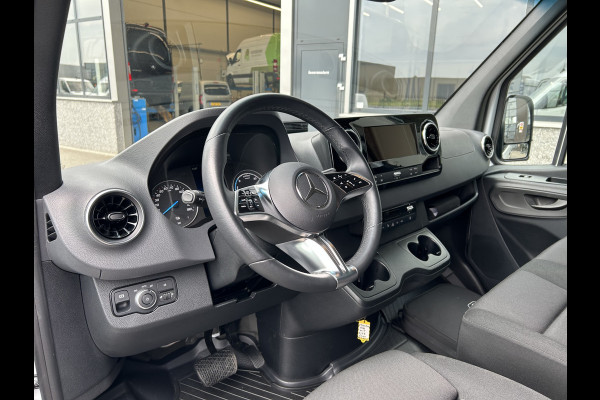 Mercedes-Benz eSprinter 320 L2 H2 Pro 81kWh / Snel laden 115Kw / Trekhaak / MBUX / Navigatie / Camera / Cruise control / Airco / 270 Graden achterdeuren