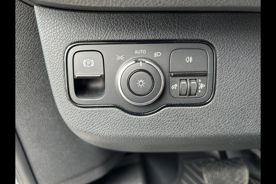 Mercedes-Benz eSprinter 320 L2 H2 Pro 81kWh / Snel laden 115Kw / Trekhaak / MBUX / Navigatie / Camera / Cruise control / Airco / 270 Graden achterdeuren