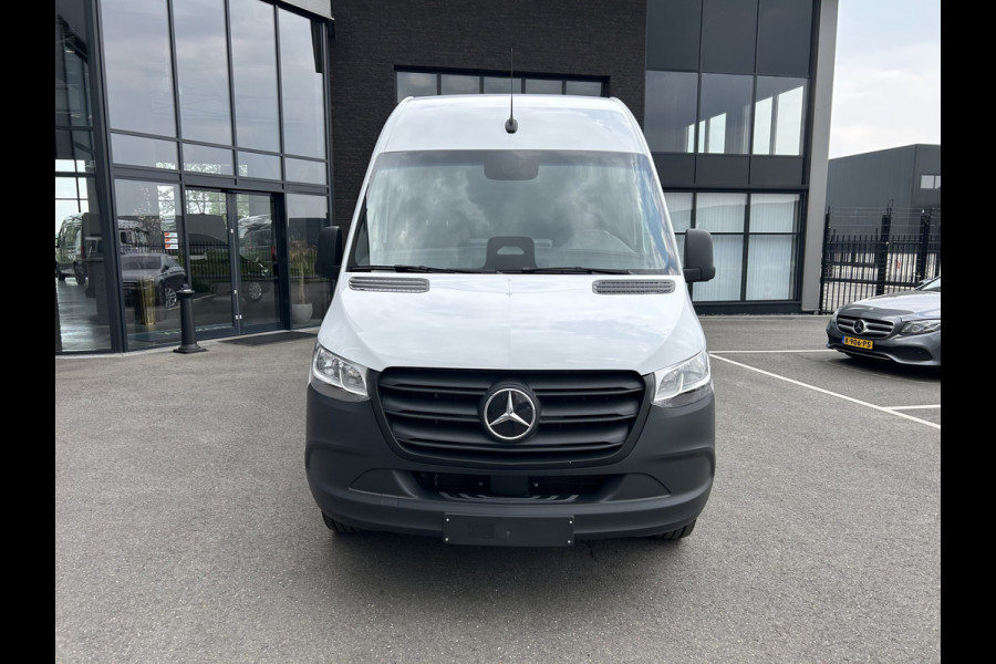 Mercedes-Benz eSprinter 320 L2 H2 Pro 81kWh / Snel laden 115Kw / Trekhaak / MBUX / Navigatie / Camera / Cruise control / Airco / 270 Graden achterdeuren
