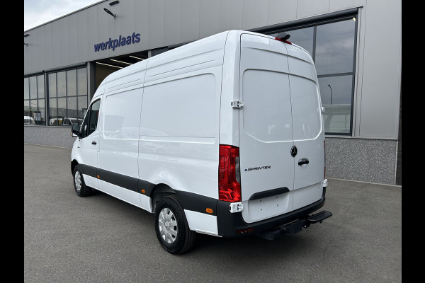 Mercedes-Benz eSprinter 320 L2 H2 Pro 81kWh / Snel laden 115Kw / Trekhaak / MBUX / Navigatie / Camera / Cruise control / Airco / 270 Graden achterdeuren