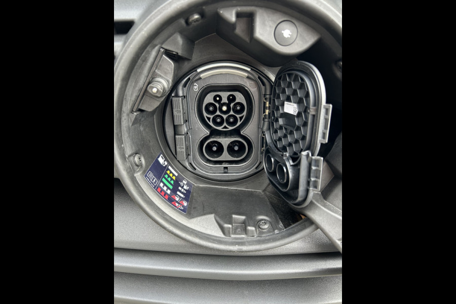 Mercedes-Benz eSprinter 320 L2 H2 Pro 81kWh / Snel laden 115Kw / Trekhaak / MBUX / Navigatie / Camera / Cruise control / Airco / 270 Graden achterdeuren