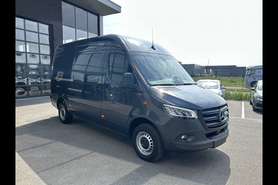 Mercedes-Benz Sprinter 317 CDI L2 H2 Pro LED / MBUX / Navigatie / Camera / Parkeersensoren / Cruise control / Airco / 270 Graden achterdeuren