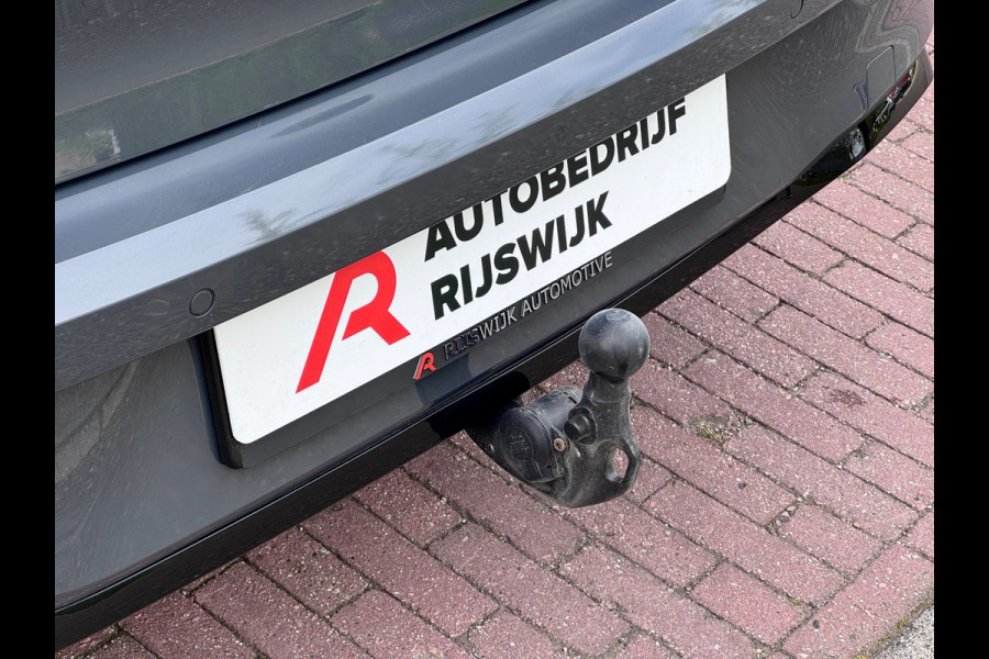 Volkswagen Golf 1.5 eTSI R-Line Pano/H&K/Matrix/Trekhaak