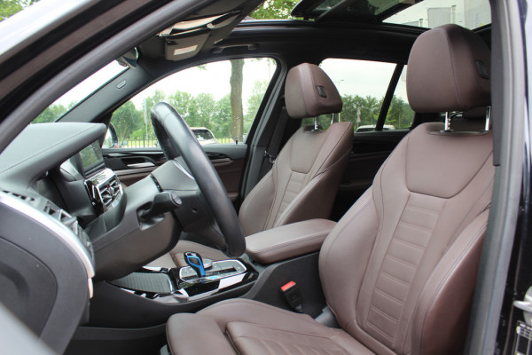 BMW iX3 High Executive 80 kWh / Trekhaak / Panoramadak / 360Camera / Head-up / Laser LED / Harman Kardon / ACC / Keyless / Dodehoek / DAB
