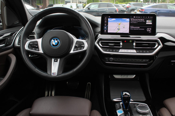BMW iX3 High Executive 80 kWh / Trekhaak / Panoramadak / 360Camera / Head-up / Laser LED / Harman Kardon / ACC / Keyless / Dodehoek / DAB