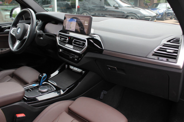 BMW iX3 High Executive 80 kWh / Trekhaak / Panoramadak / 360Camera / Head-up / Laser LED / Harman Kardon / ACC / Keyless / Dodehoek / DAB