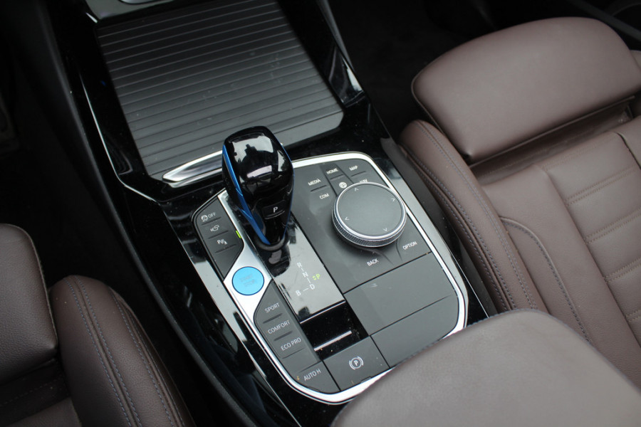 BMW iX3 High Executive 80 kWh / Trekhaak / Panoramadak / 360Camera / Head-up / Laser LED / Harman Kardon / ACC / Keyless / Dodehoek / DAB