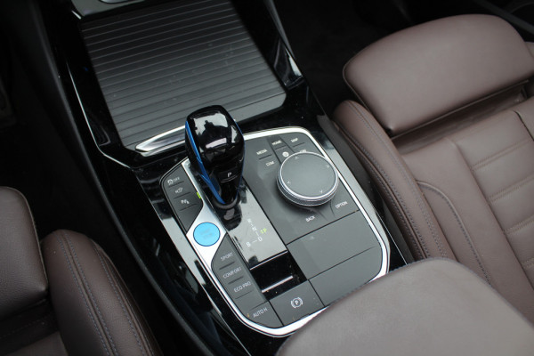 BMW iX3 High Executive 80 kWh / Trekhaak / Panoramadak / 360Camera / Head-up / Laser LED / Harman Kardon / ACC / Keyless / Dodehoek / DAB