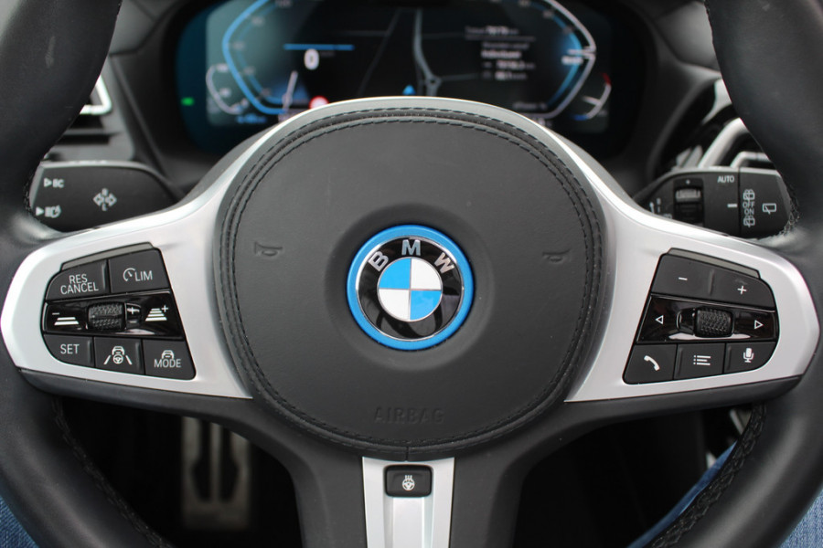 BMW iX3 High Executive 80 kWh / Trekhaak / Panoramadak / 360Camera / Head-up / Laser LED / Harman Kardon / ACC / Keyless / Dodehoek / DAB
