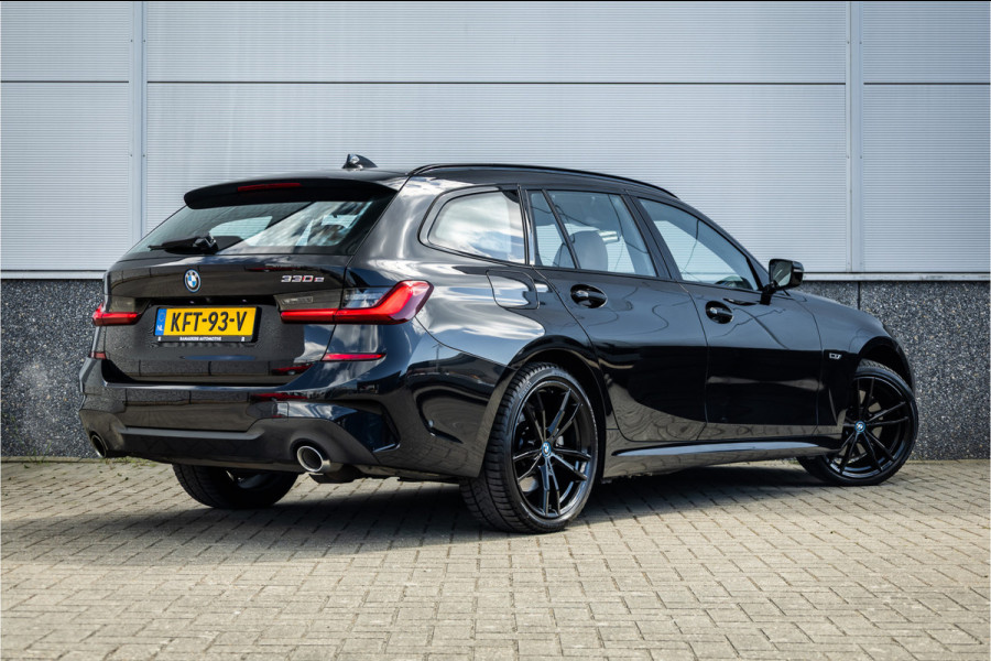 BMW 3 Serie Touring 330e M-sport Adaptief onderstel / 19inch / elec stoelen / Camera / Stoelverwarming