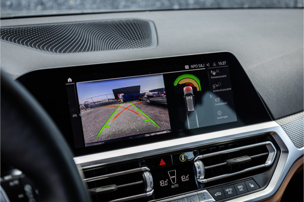 BMW 3 Serie Touring 330e M-sport Adaptief onderstel / 19inch / elec stoelen / Camera / Stoelverwarming