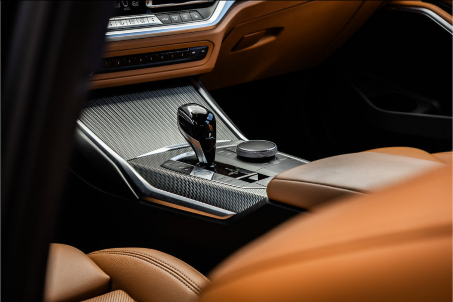 BMW 3 Serie Touring 330e M-sport Adaptief onderstel / 19inch / elec stoelen / Camera / Stoelverwarming