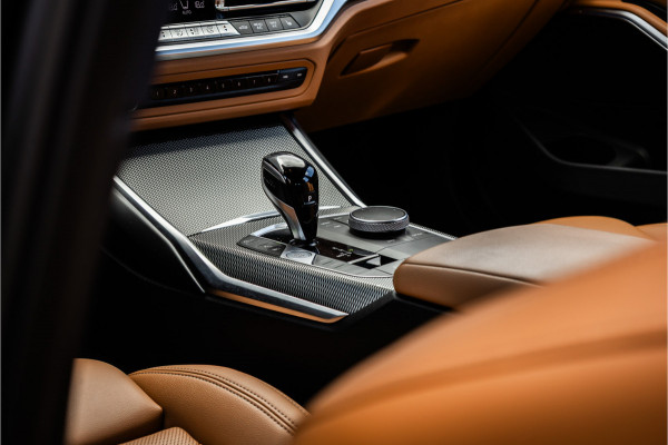 BMW 3 Serie Touring 330e M-sport Adaptief onderstel / 19inch / elec stoelen / Camera / Stoelverwarming