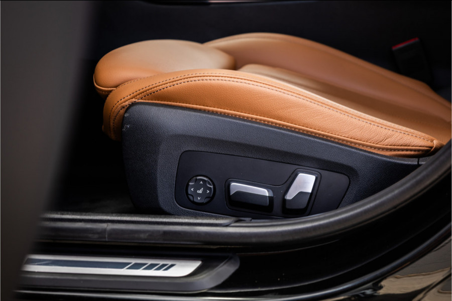 BMW 3 Serie Touring 330e M-sport Adaptief onderstel / 19inch / elec stoelen / Camera / Stoelverwarming
