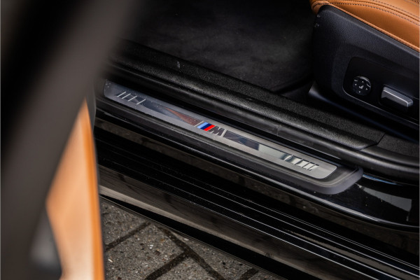 BMW 3 Serie Touring 330e M-sport Adaptief onderstel / 19inch / elec stoelen / Camera / Stoelverwarming