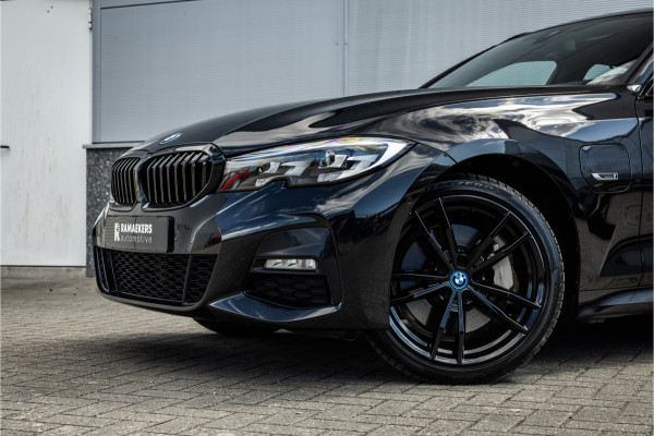 BMW 3 Serie Touring 330e M-sport Adaptief onderstel / 19inch / elec stoelen / Camera / Stoelverwarming