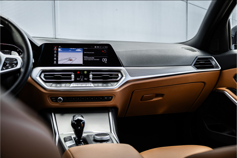 BMW 3 Serie Touring 330e M-sport Adaptief onderstel / 19inch / elec stoelen / Camera / Stoelverwarming