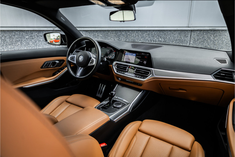 BMW 3 Serie Touring 330e M-sport Adaptief onderstel / 19inch / elec stoelen / Camera / Stoelverwarming