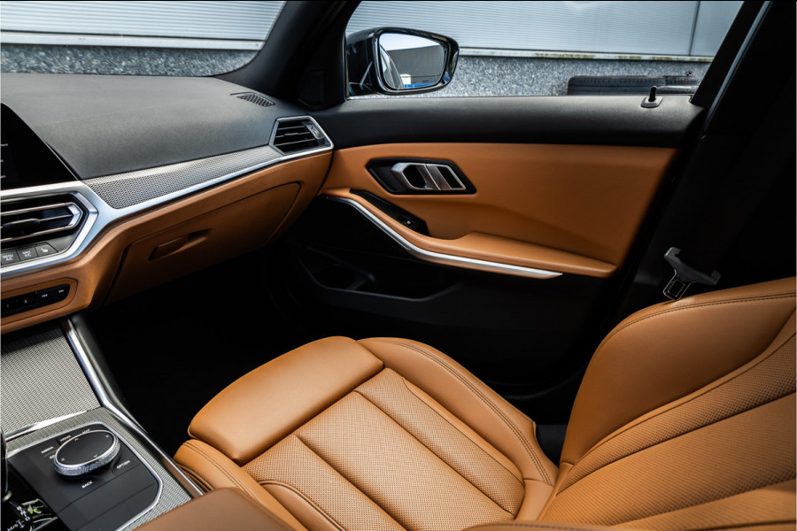 BMW 3 Serie Touring 330e M-sport Adaptief onderstel / 19inch / elec stoelen / Camera / Stoelverwarming