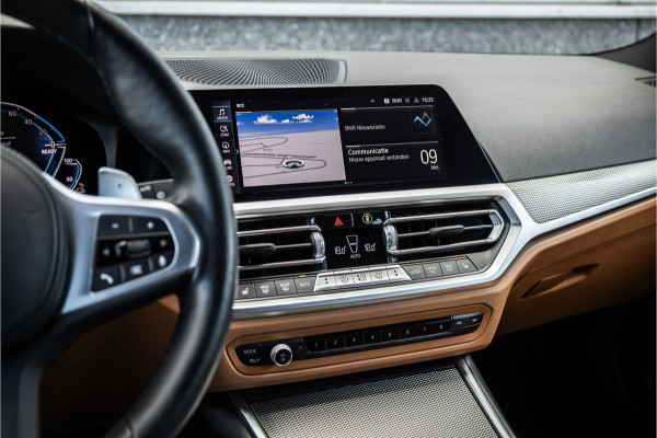 BMW 3 Serie Touring 330e M-sport Adaptief onderstel / 19inch / elec stoelen / Camera / Stoelverwarming