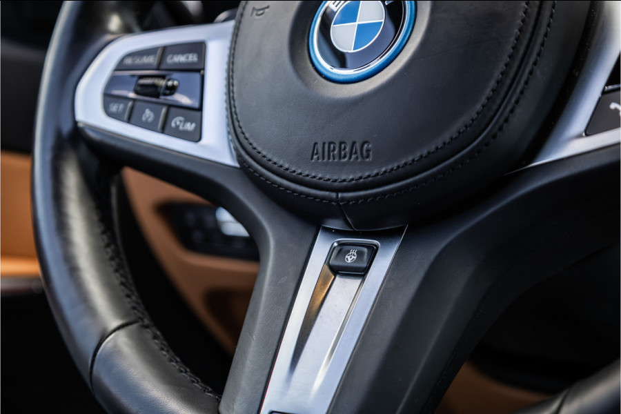 BMW 3 Serie Touring 330e M-sport Adaptief onderstel / 19inch / elec stoelen / Camera / Stoelverwarming