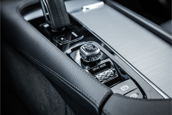Volvo XC90 2.0 T8 Recharge AWD 7 pers / Trekhaak / Harman Kardon / Leder / Adaptieve Cruise / 360 camera /