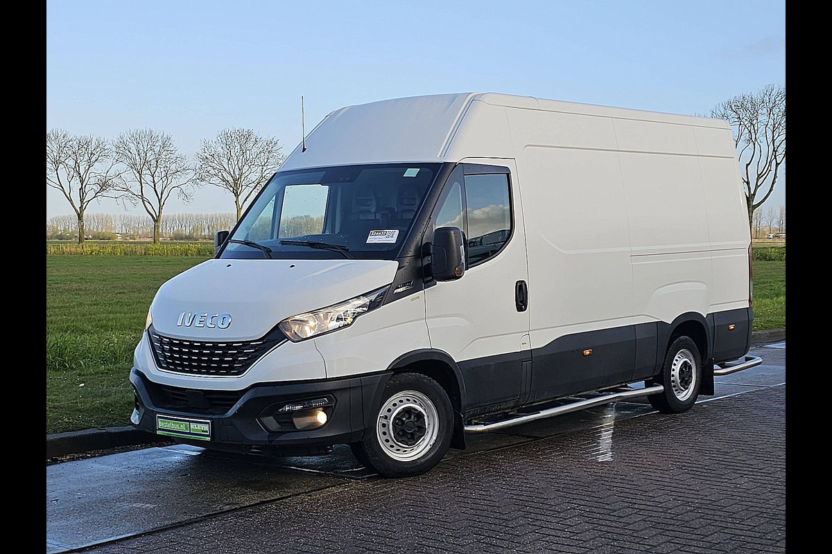 Iveco Daily 35S14 L2H2 L2H2, automaat, airco, kachel, cruise, trekhaak L2H2, automaat, airco, kachel, cruise, trekhaak.
