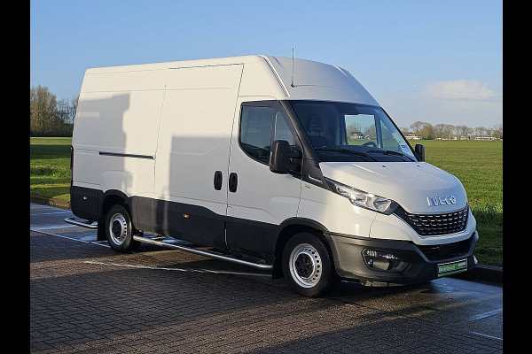 Iveco Daily 35S14 L2H2 L2H2, automaat, airco, kachel, cruise, trekhaak L2H2, automaat, airco, kachel, cruise, trekhaak.