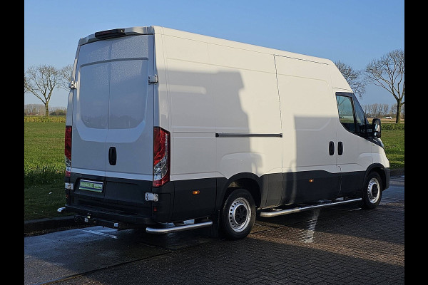 Iveco Daily 35S14 L2H2 L2H2, automaat, airco, kachel, cruise, trekhaak L2H2, automaat, airco, kachel, cruise, trekhaak.