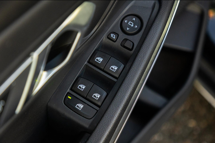 BMW 3-serie M340i xDrive Laserlight I Live Cockpit Professional I Head-Up I Adaptive cruise I Sfeerverlichting