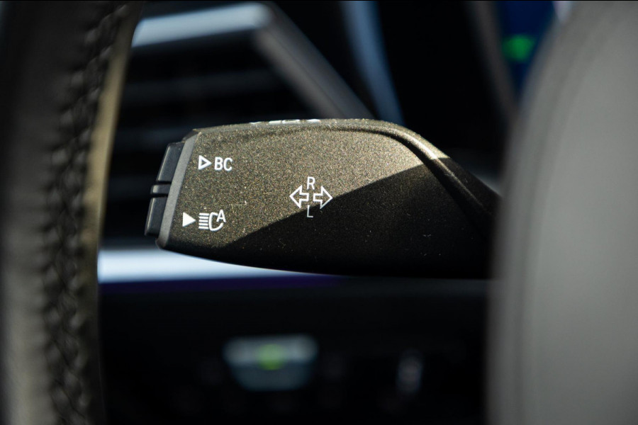 BMW 3-serie M340i xDrive Laserlight I Live Cockpit Professional I Head-Up I Adaptive cruise I Sfeerverlichting