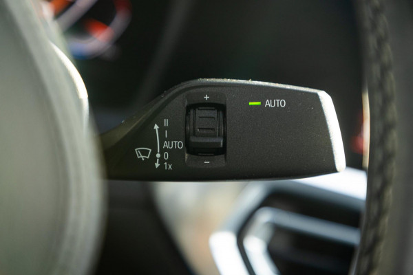 BMW 3-serie M340i xDrive Laserlight I Live Cockpit Professional I Head-Up I Adaptive cruise I Sfeerverlichting