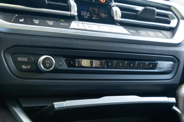 BMW 3-serie M340i xDrive Laserlight I Live Cockpit Professional I Head-Up I Adaptive cruise I Sfeerverlichting