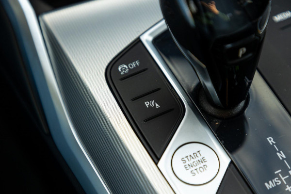 BMW 3-serie M340i xDrive Laserlight I Live Cockpit Professional I Head-Up I Adaptive cruise I Sfeerverlichting
