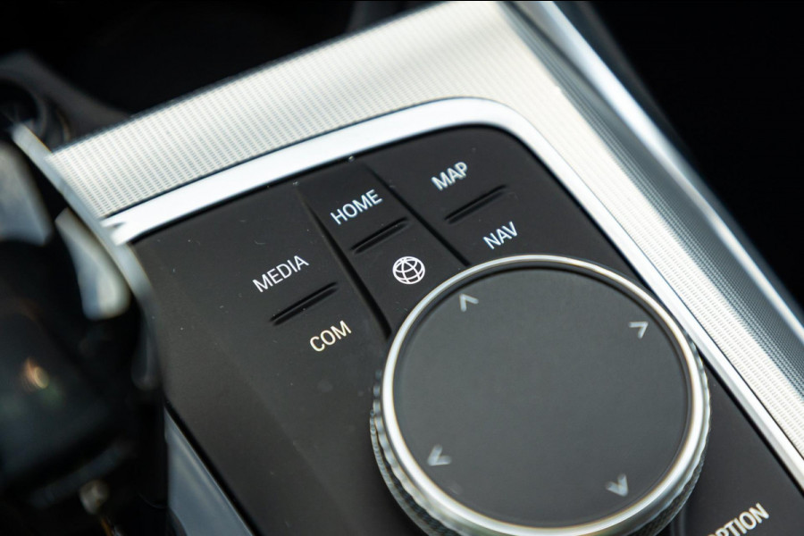 BMW 3-serie M340i xDrive Laserlight I Live Cockpit Professional I Head-Up I Adaptive cruise I Sfeerverlichting