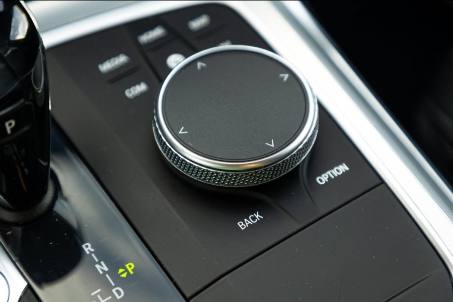 BMW 3-serie M340i xDrive Laserlight I Live Cockpit Professional I Head-Up I Adaptive cruise I Sfeerverlichting