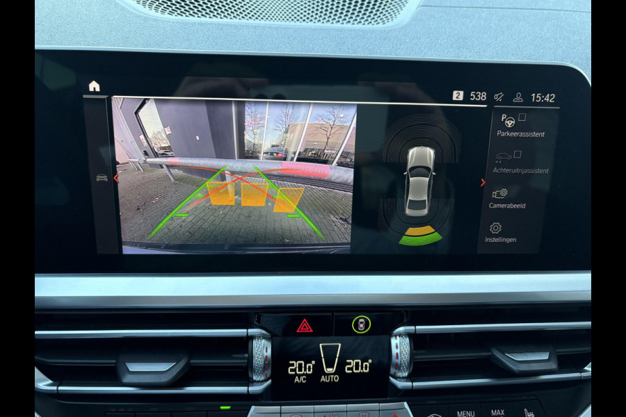 BMW 3 Serie Sedan 320i High Executive M Sport Pakket Automaat / Live Cockpit Professional / Leder / 19 Inch / Head-Up Display / Adaptive Cruise Control / Hifi / Shadow Line / M Sportremsysteem / Achteruitrijcamera