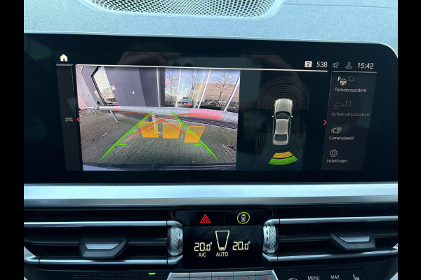 BMW 3 Serie Sedan 320i High Executive M Sport Pakket Automaat / Live Cockpit Professional / Leder / 19 Inch / Head-Up Display / Adaptive Cruise Control / Hifi / Shadow Line / M Sportremsysteem / Achteruitrijcamera