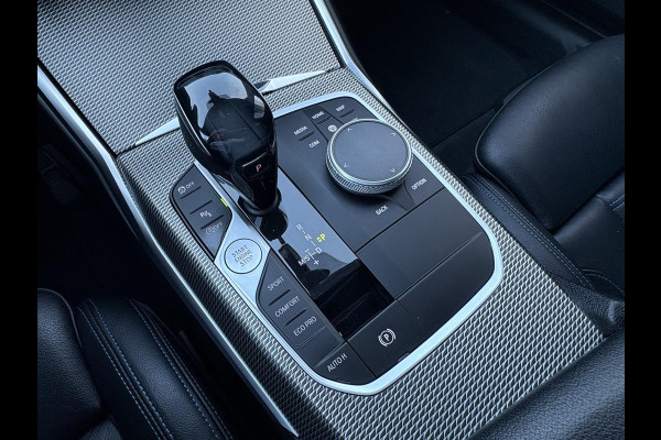 BMW 3 Serie Sedan 320i High Executive M Sport Pakket Automaat / Live Cockpit Professional / Leder / 19 Inch / Head-Up Display / Adaptive Cruise Control / Hifi / Shadow Line / M Sportremsysteem / Achteruitrijcamera