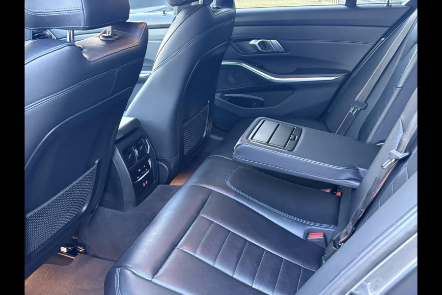 BMW 3 Serie Sedan 320i High Executive M Sport Pakket Automaat / Live Cockpit Professional / Leder / 19 Inch / Head-Up Display / Adaptive Cruise Control / Hifi / Shadow Line / M Sportremsysteem / Achteruitrijcamera