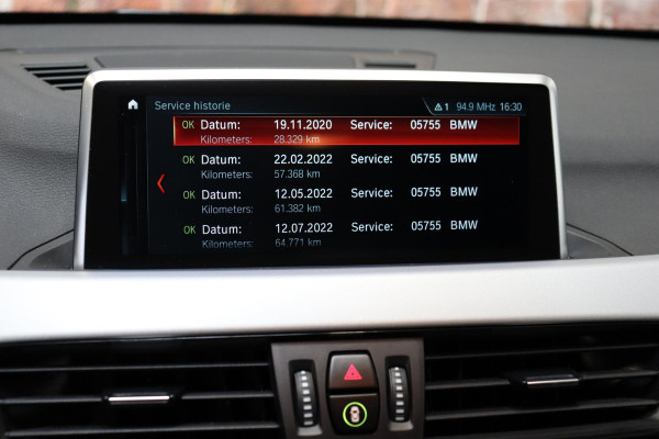 BMW X1 sDrive20i Executive Automaat / Navigatiesysteem Plus / Trekhaak / Head-Up Display / Stoelverwarming / Hifi / LED / 17 Inch / Parkeersensoren / Climate Control / Bluetooth / Middenarmsteun / Cruise Control