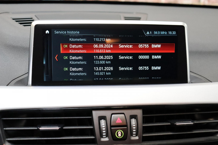 BMW X1 sDrive20i Executive Automaat / Navigatiesysteem Plus / Trekhaak / Head-Up Display / Stoelverwarming / Hifi / LED / 17 Inch / Parkeersensoren / Climate Control / Bluetooth / Middenarmsteun / Cruise Control