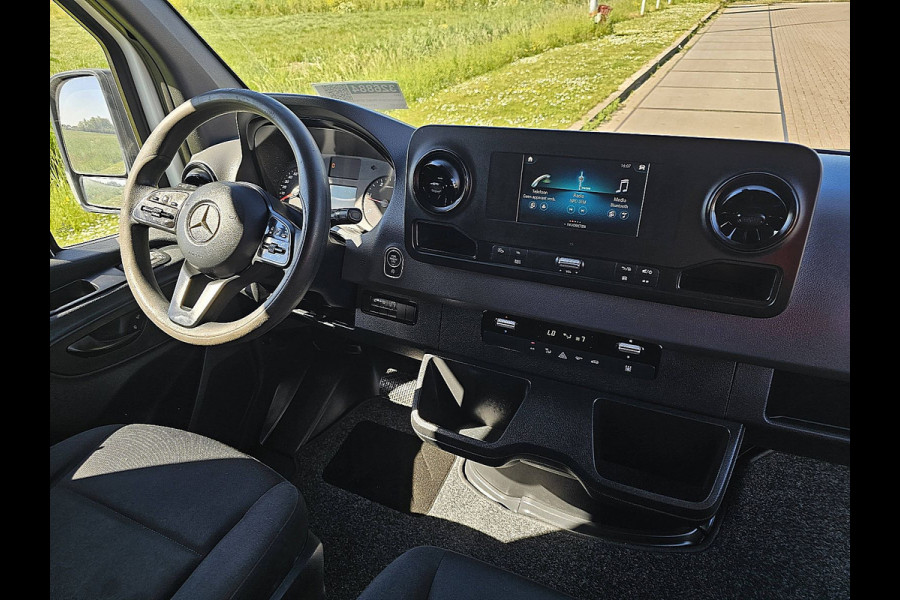 Mercedes-Benz Sprinter 317 L3H2 3.5T Trekhaak Mbux Camera 170Pk Euro6 Airco! L3H2 3.5T-AHG Mbux Camera 170Pk Euro6 Airco!